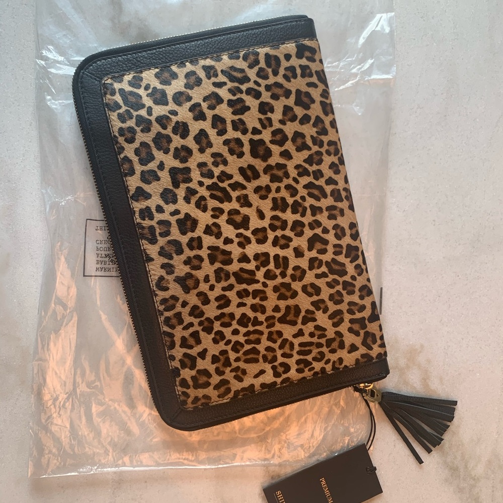 Shiraleah premium Preston leopard clutch